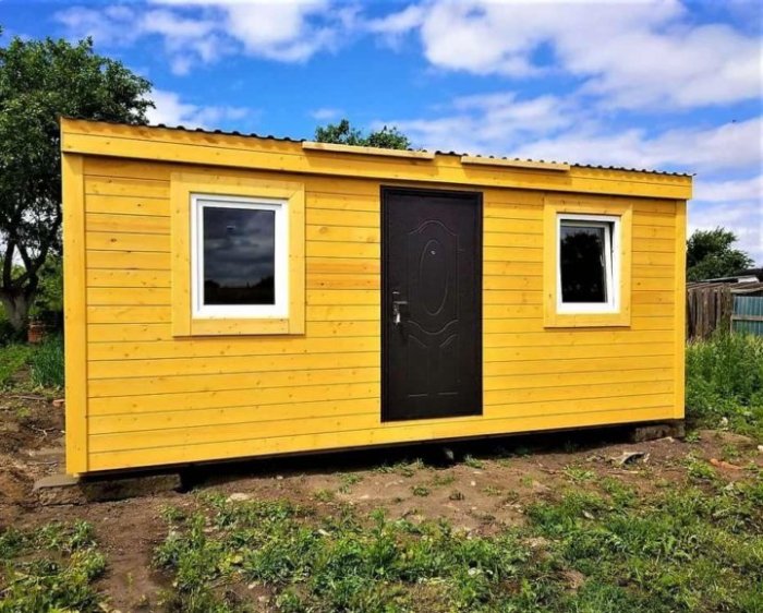 Как подготовить дачную бытовку к сезону: что проверить и как продлить срок службы